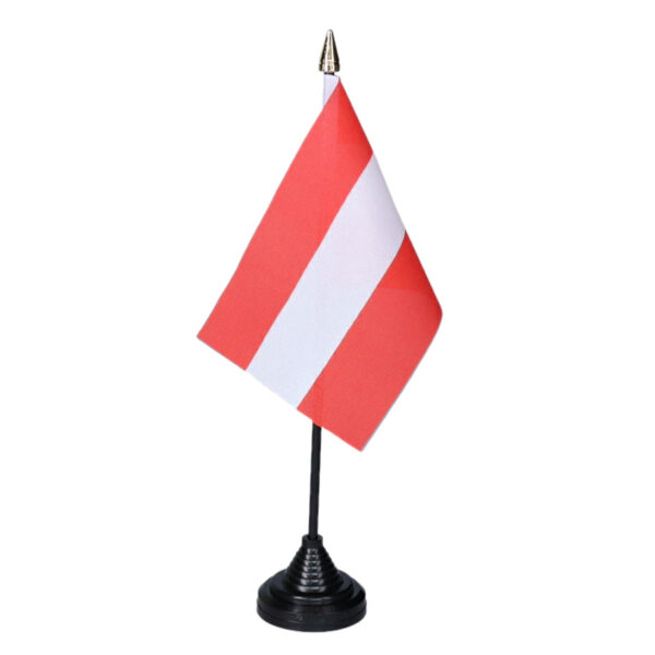 Vlag Oostenrijk tafelvlaggetjes - 1x stuks - 10 x 15 cm vlag - met zwarte standaard - versiering