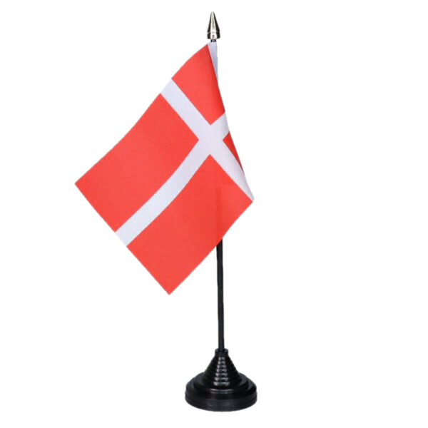Vlag Denemarken tafelvlaggetjes - 1x stuks - 10 x 15 cm vlag - met zwarte standaard - versiering