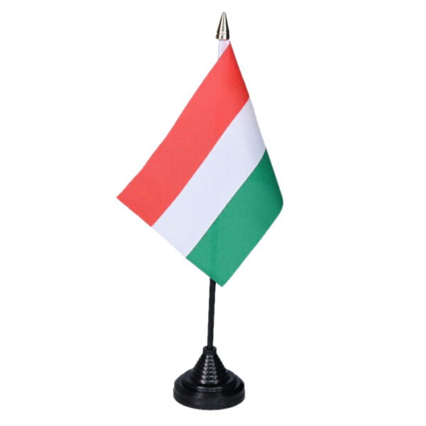 Vlag Hongarije tafelvlaggetjes - 1x stuks - 10 x 15 cm vlag - met zwarte standaard - versiering
