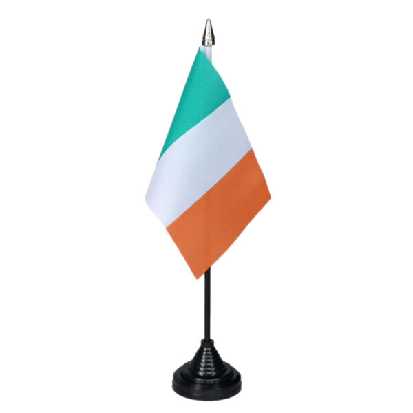 Vlag Ierland tafelvlaggetjes - 1x stuks - 10 x 15 cm vlag - met zwarte standaard - versiering