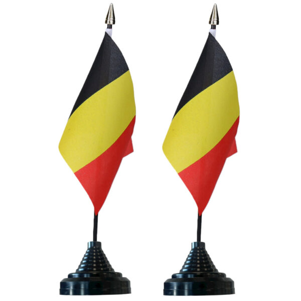 Vlag Belgie tafelvlaggetjes - 2x stuks - 10 x 15 cm vlag - met zwarte standaard