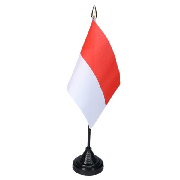 Vlag Indonesie tafelvlaggetjes - 1x stuks - 10 x 15 cm vlag - met zwarte standaard
