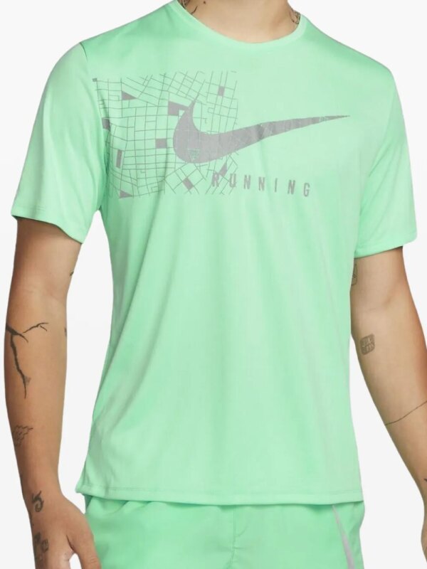 Nike t-shirt Dri-FIT UV Run Division 'Green Glow' - Vert