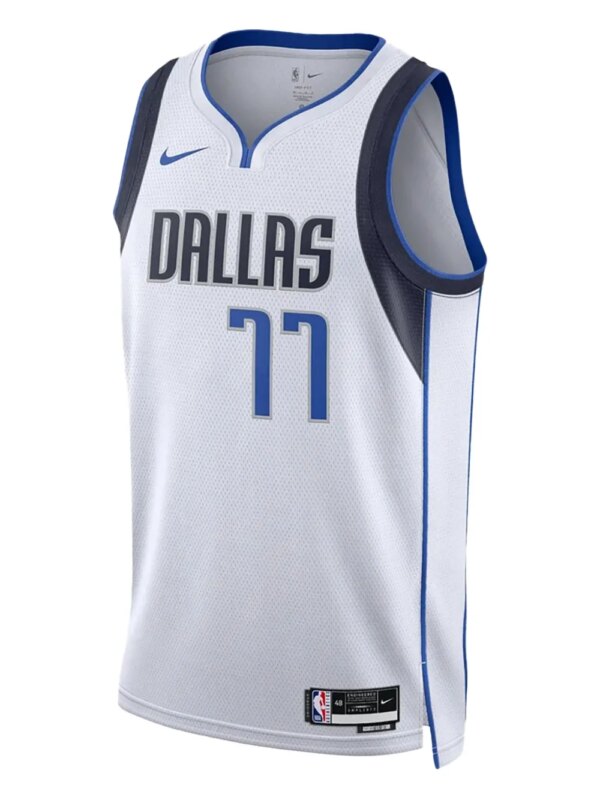 Nike débardeur NBA Dallas Mavericks Luka Doncic Association Edition 2022/23 Swingman - Blanc