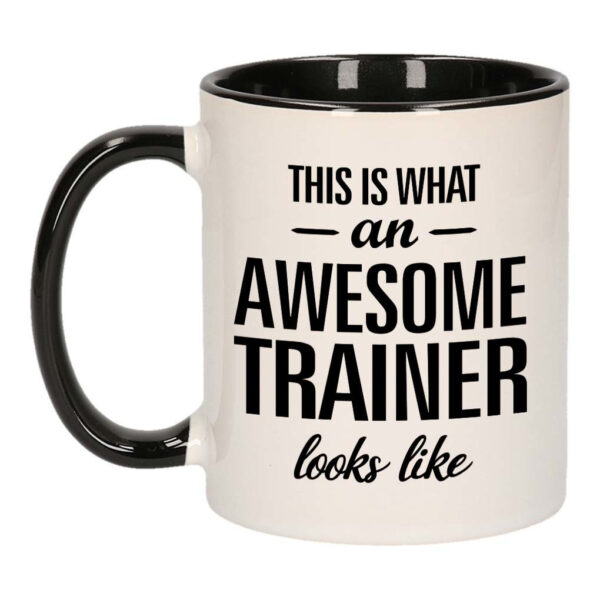 Cadeau Awesome trainer - Geweldige trainer beker - koffie mok - zwart met wit - 300 ml - keramiek