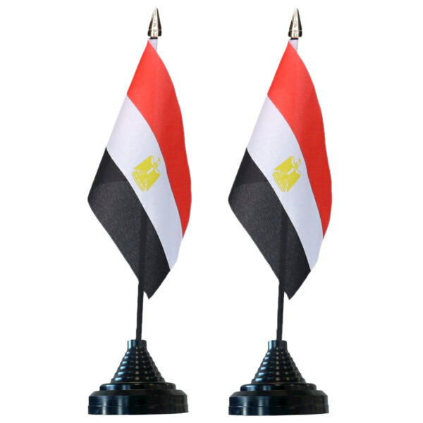 Vlag Egypte tafelvlaggetjes - 2x stuks - 10 x 15 cm vlag - met zwarte standaard