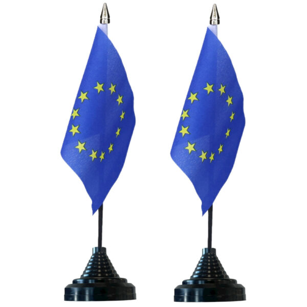 Vlag Europa tafelvlaggetjes - 4x stuks - 10 x 15 cm vlag - met zwarte standaard