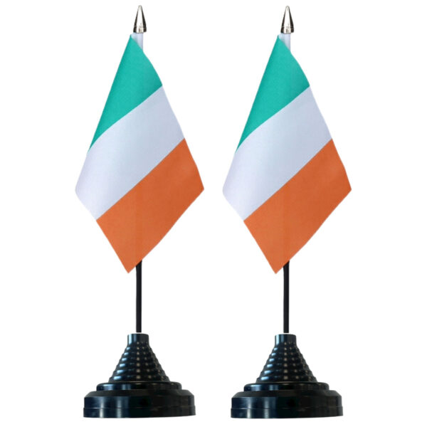 Vlag Ierland tafelvlaggetjes - 6x stuks - 10 x 15 cm vlag - met zwarte standaard - versiering