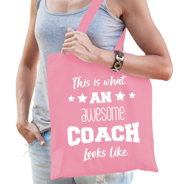 Bellatio Decorations cadeau tas voor coach - katoen - 42 x 38 cm - licht roze - geweldige coach