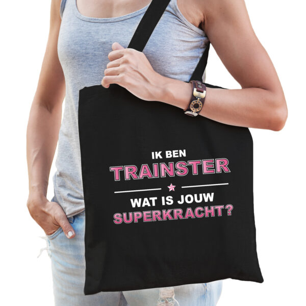 Ik ben trainster wat is jouw superkracht tasje zwart voor dames - trainster cadeau tas